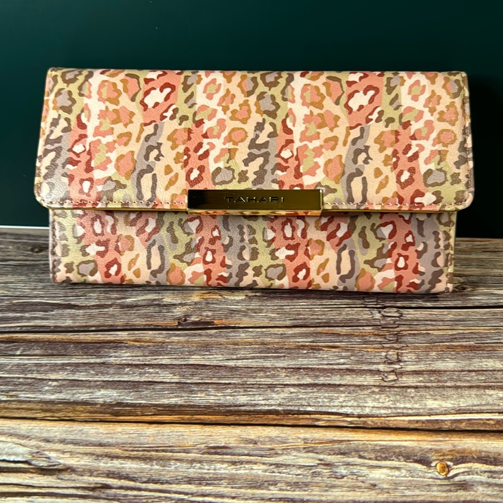 Cute Tahari Wallet